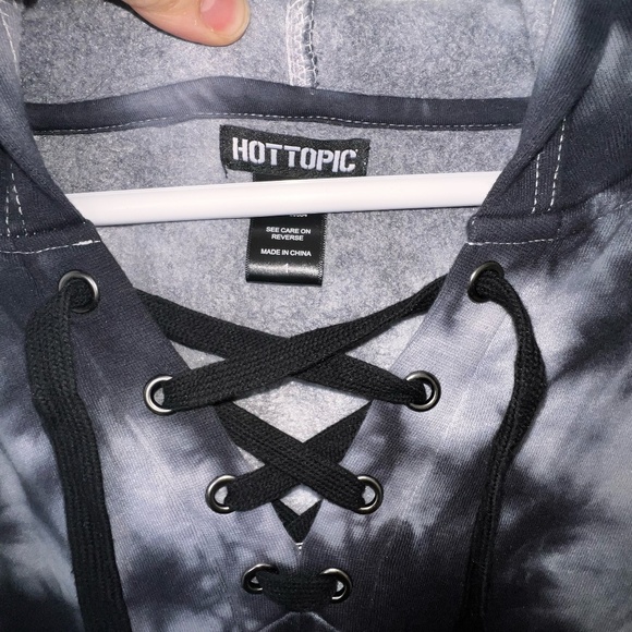 Hot Topic Black & White Tie-Dye Lace-Up Hoodie - Size 1X - Picture 5 of 6